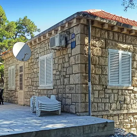 Διαμέρισμα Iv *