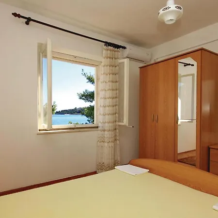 Iv Apartment Lumbarda